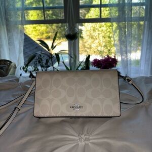 Brand new little coach bag. There’s a matching tote on my account too!